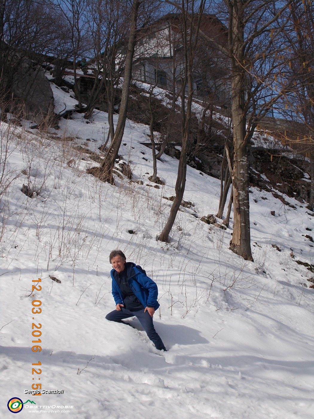 40 Mario poco sotto il rifugio.JPG